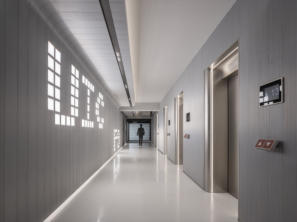 标准层公区走道©︎吴清山 uic innovation center kuntai mansion by duts design