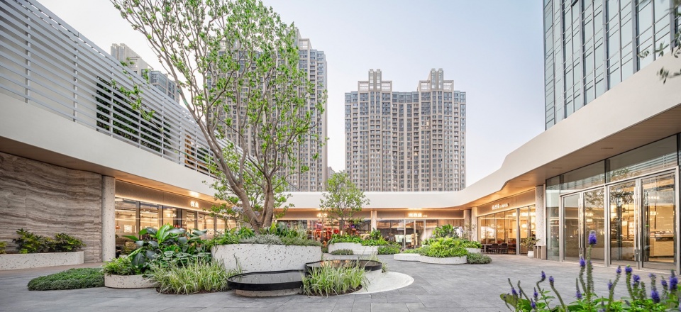 . 改造后焕然一新的屋顶花园 CAN Design