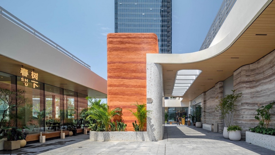 . 点缀建筑的红色夯土墙 CAN Design