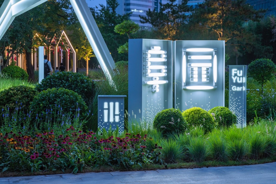主入口标识景观,landscape signage at the main entrance ©金伟琦