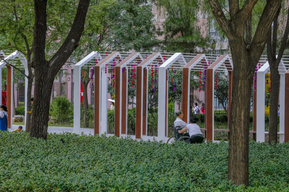 同心广场融入市民生活,the centripetal square integrates into the daily lives of citizens ©金伟琦03