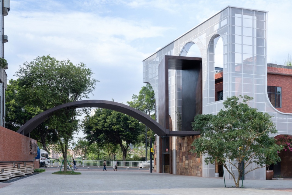 柒号陶仓主入口广场Main entrance of No. 7 Ceramic Art Research Base©吴嗣铭