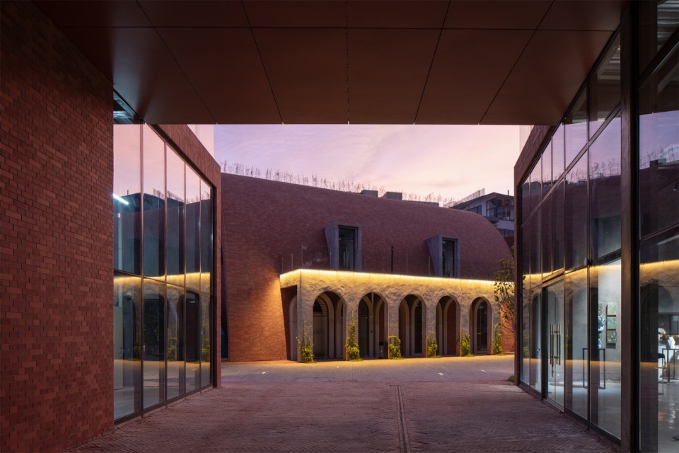 柒号陶仓夜景Night view of No. 7 Ceramic Art Research Base©吴嗣铭