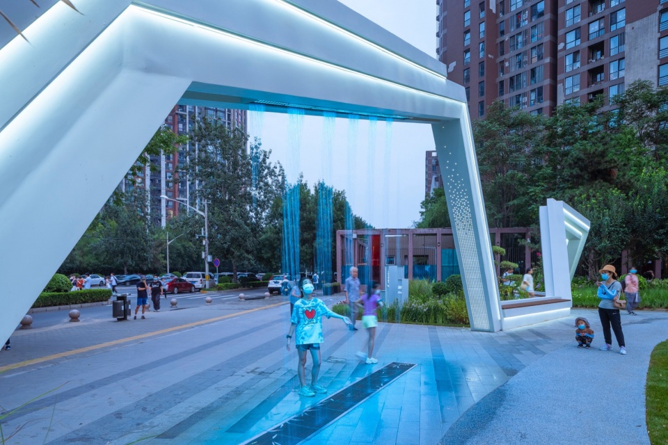 融入市民生活的水幕雕塑,water curtain sculpture integrated into the daily life of citizens ©金伟琦02