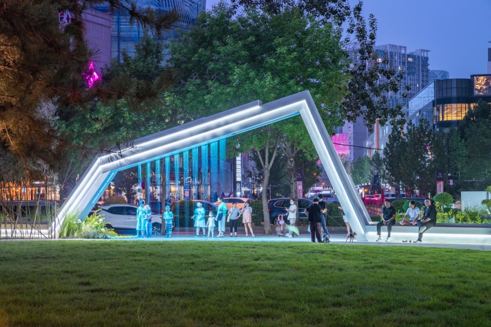 连接商圈的阜园,FuYuan connects to the commercial district ©金伟琦