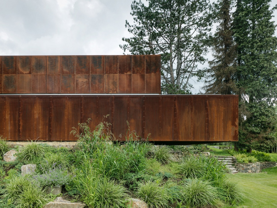 deconstructed house by innocad architecture