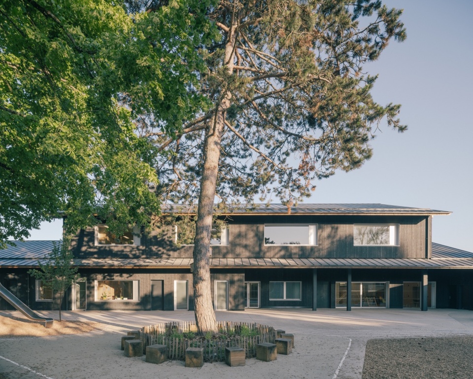 Jean de la Fontaine kindergarten school by ALTA