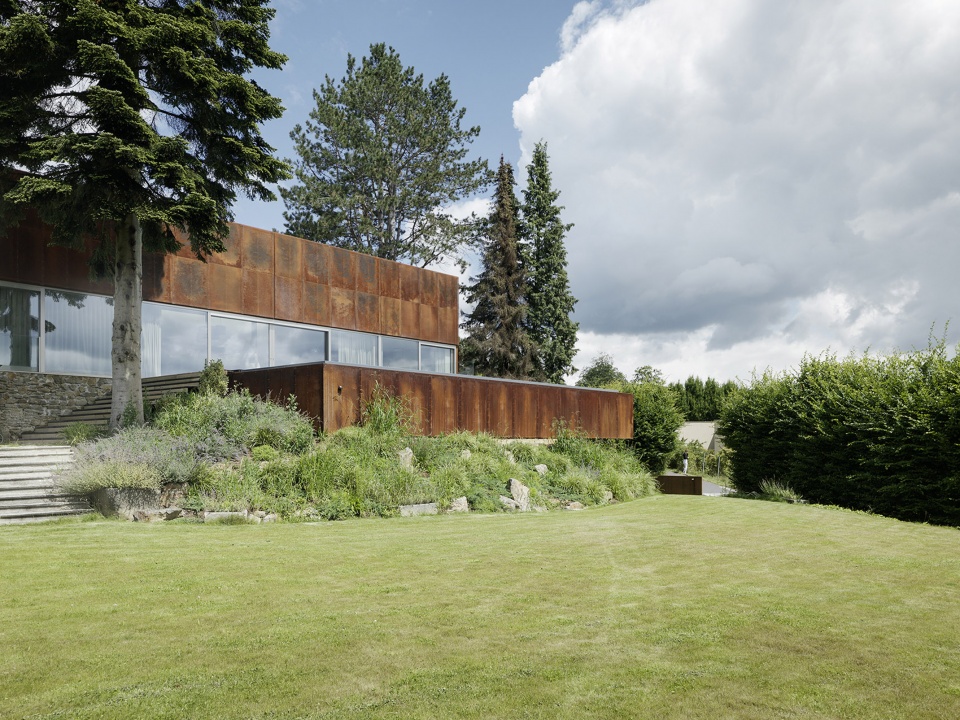 deconstructed house by innocad architecture