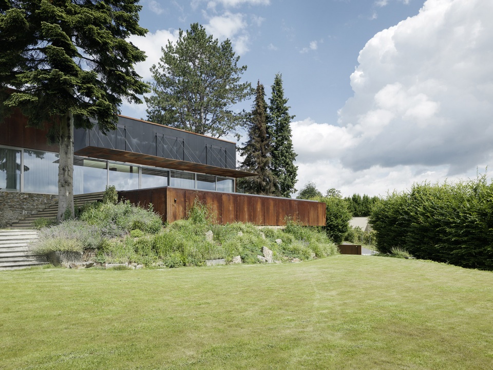 deconstructed house by innocad architecture