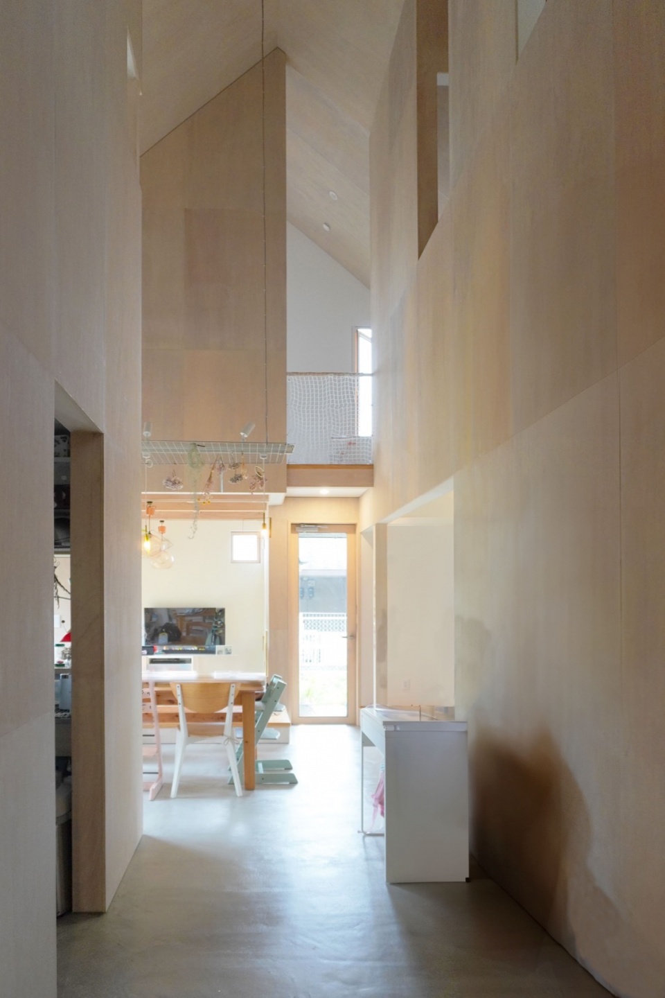 house with cross shaped earthen floor by fukei design