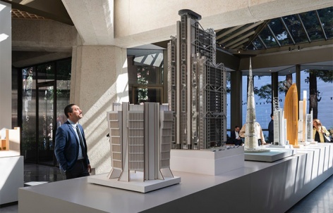 《垂直城市》展览，洛杉矶 / Foster + Partners
