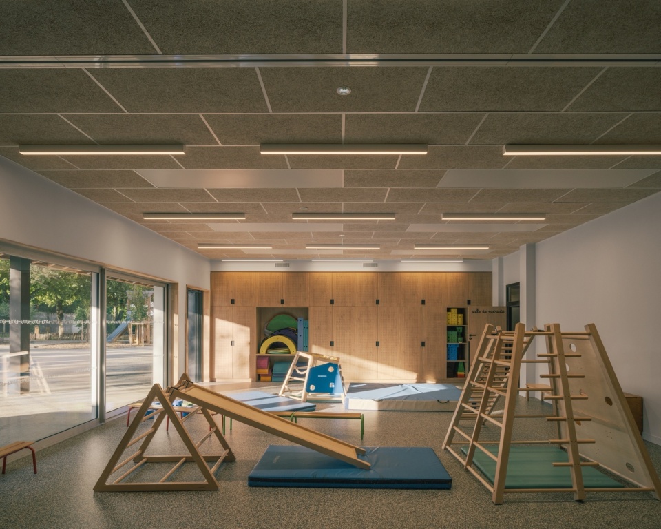 Jean de la Fontaine kindergarten school by ALTA