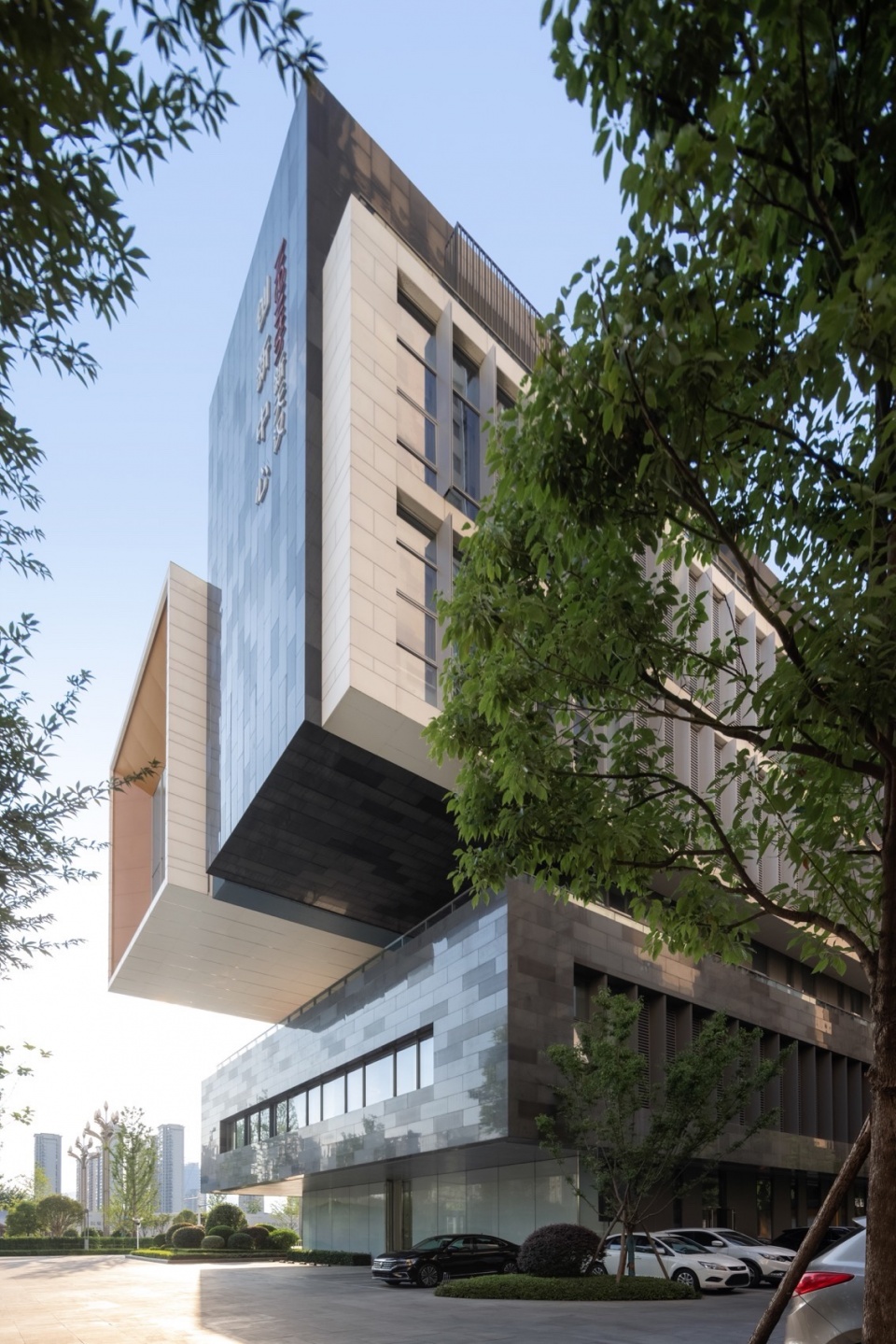 Xintianhan Innovation Center Hanzhong Shanxi by YJDesign