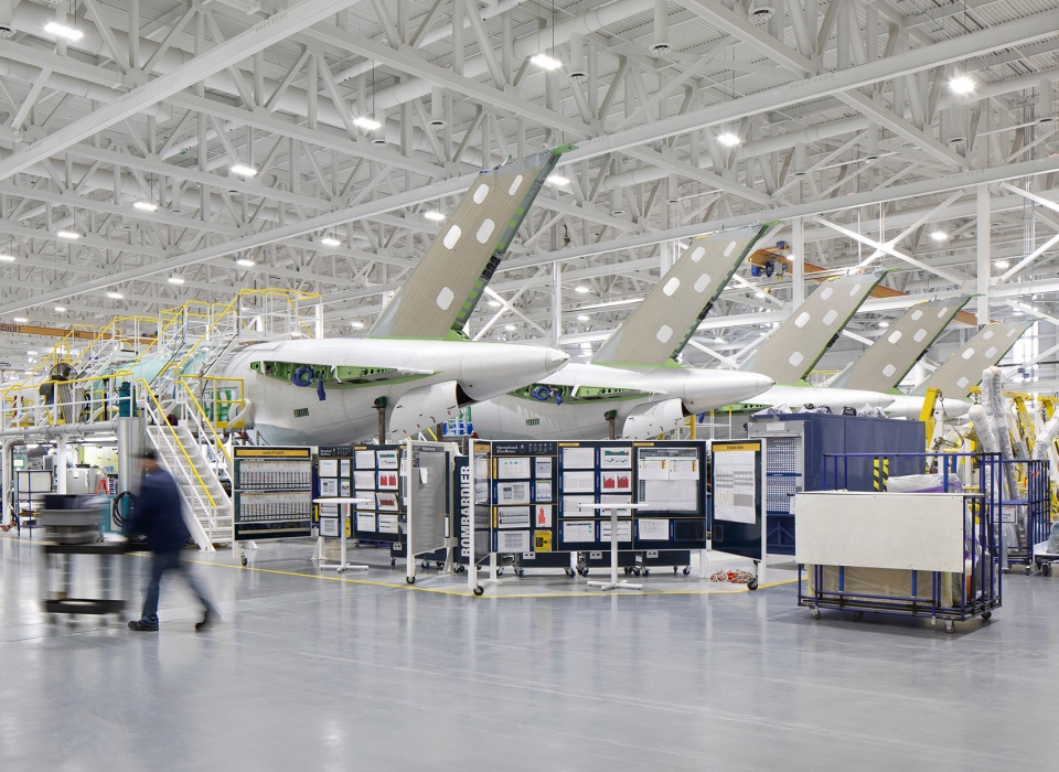 bombardier aircraft assembly centre by neuf architectes
