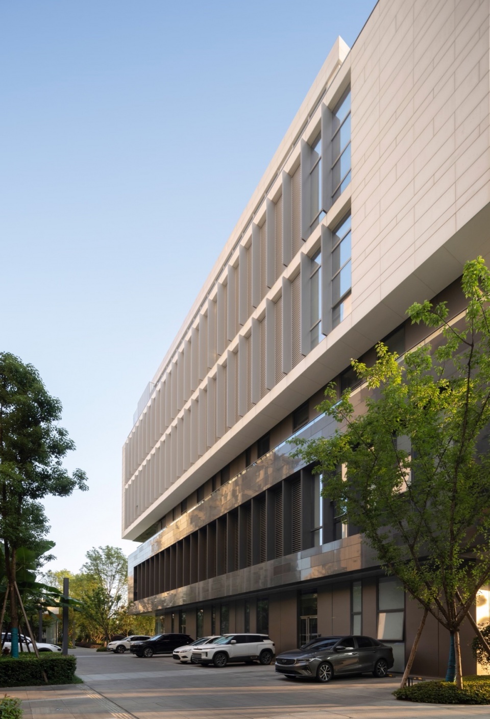 Xintianhan Innovation Center Hanzhong Shanxi by YJDesign