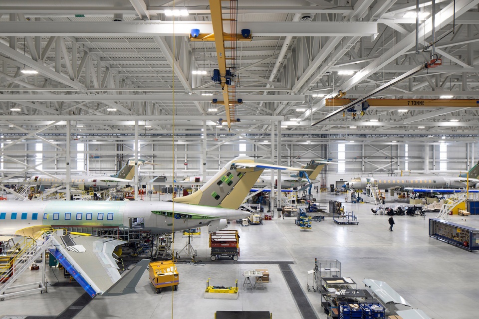 bombardier aircraft assembly centre by neuf architectes