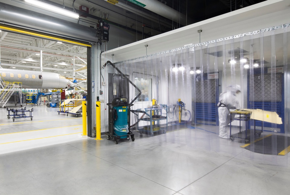 bombardier aircraft assembly centre by neuf architectes