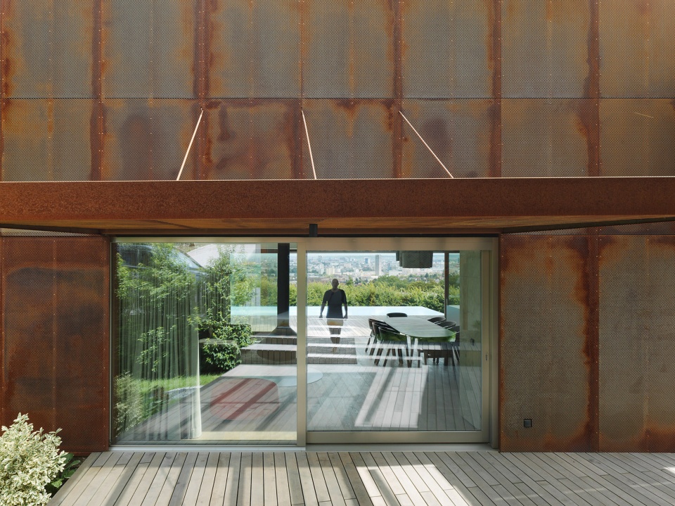deconstructed house by innocad architecture