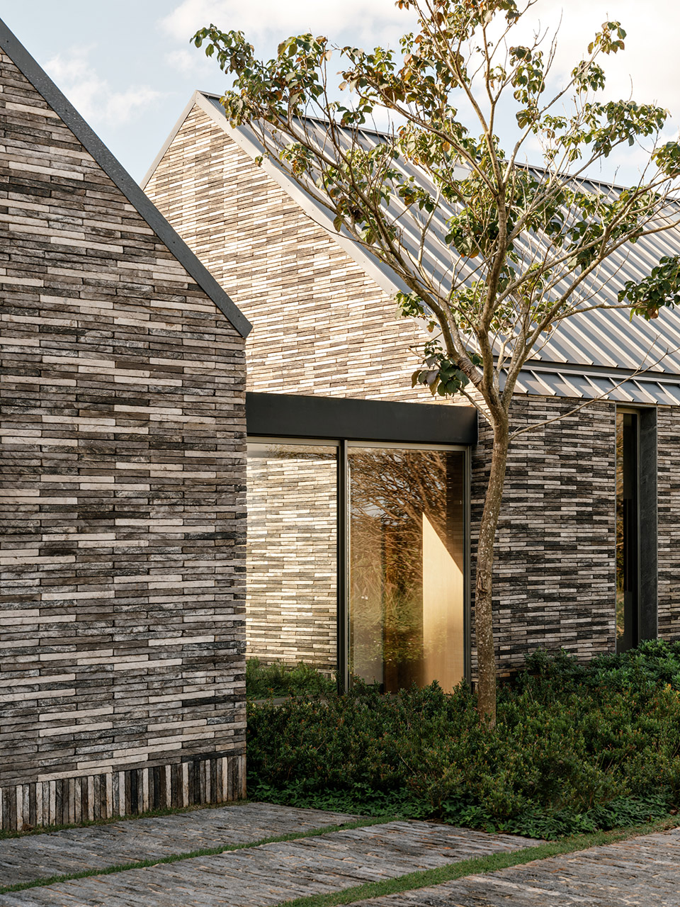 CCB House by Kiko Salomão + Tanaka Architects - 谷德设计网