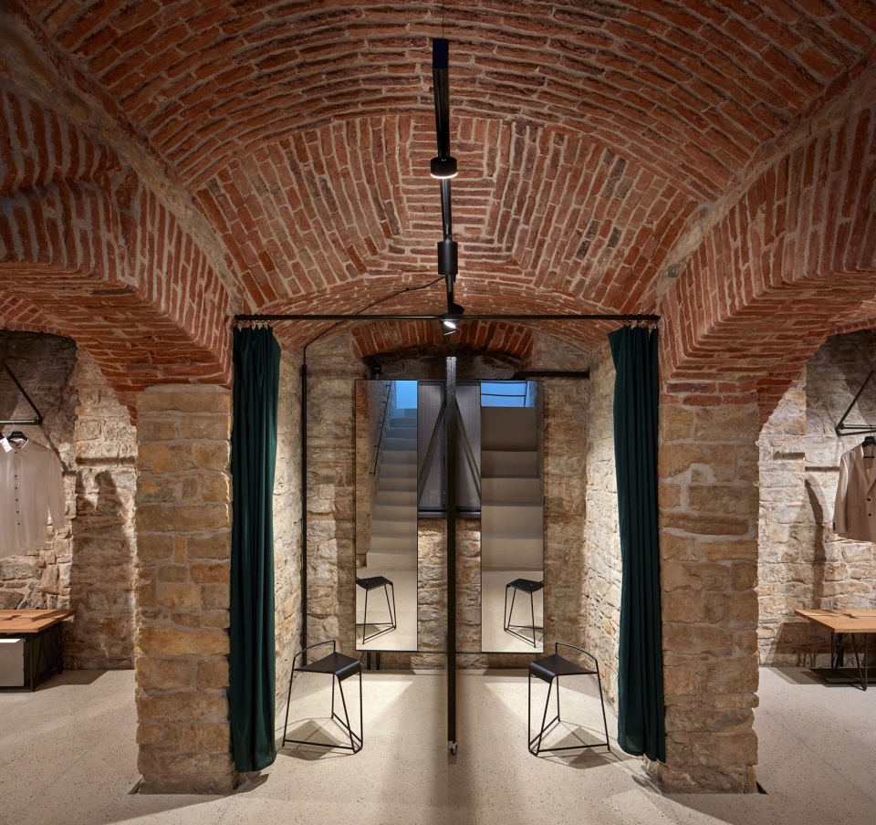 gentleman store by ora triarchitekti