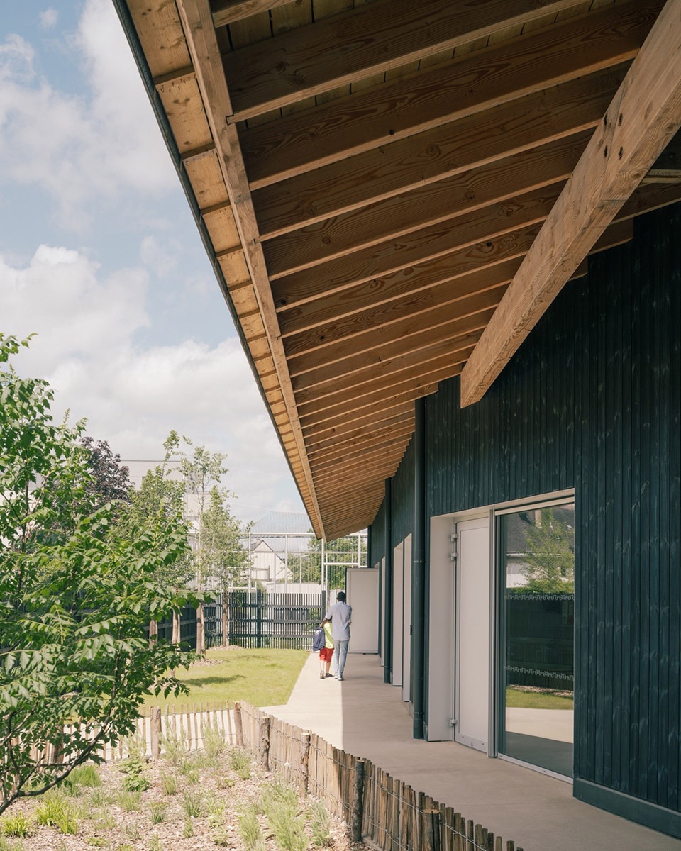 Jean de la Fontaine kindergarten school by ALTA