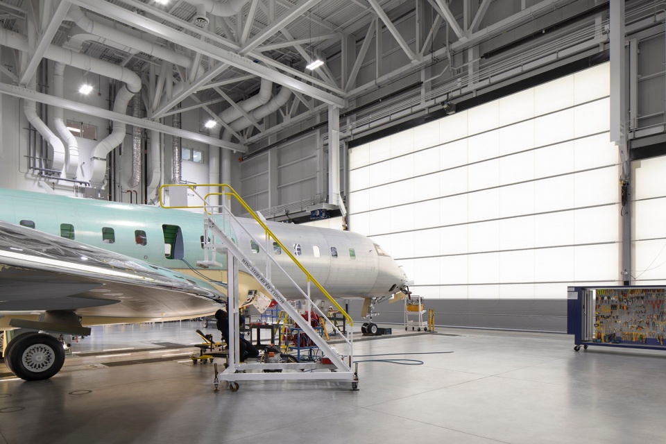 bombardier aircraft assembly centre by neuf architectes
