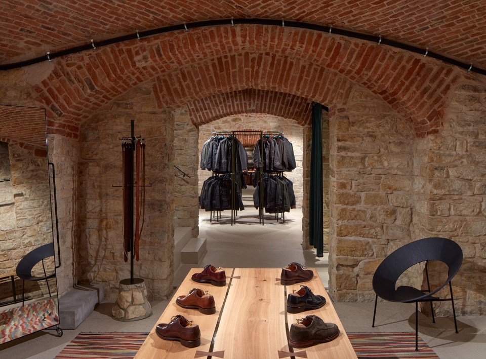 gentleman store by ora triarchitekti