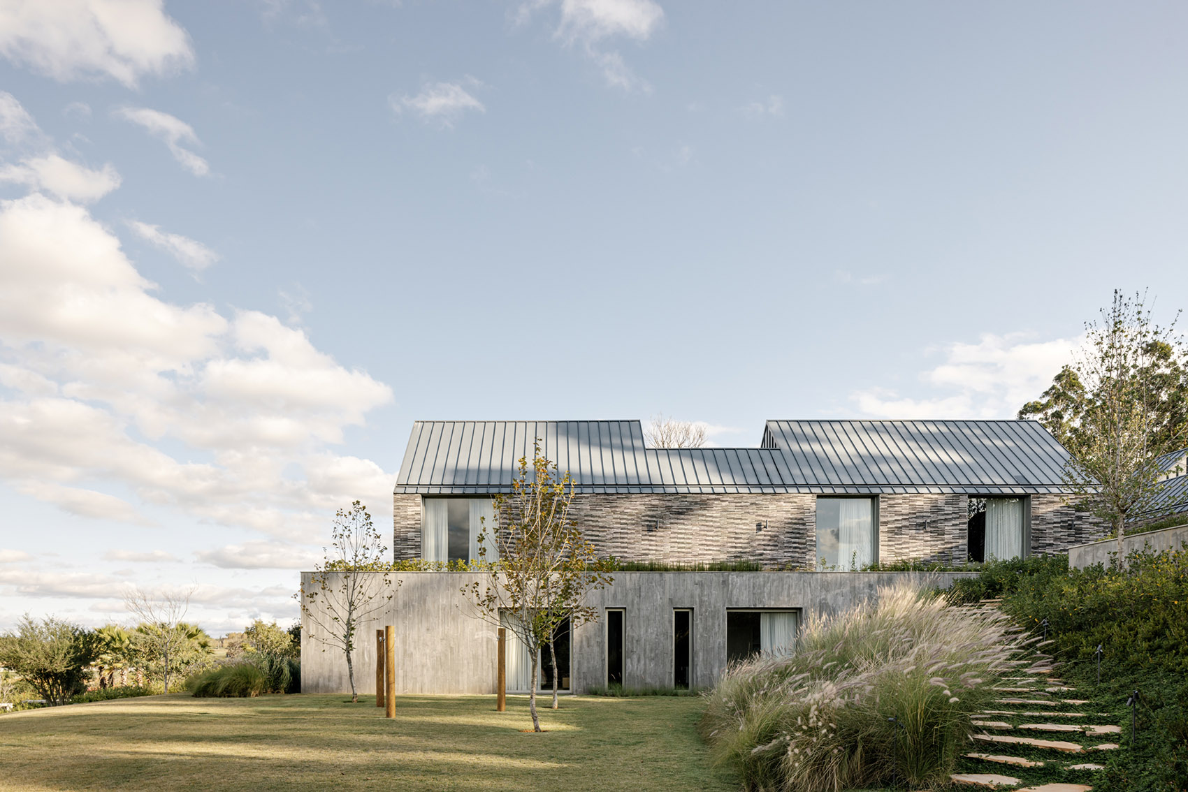CCB House by Kiko Salomão + Tanaka Architects - 谷德设计网