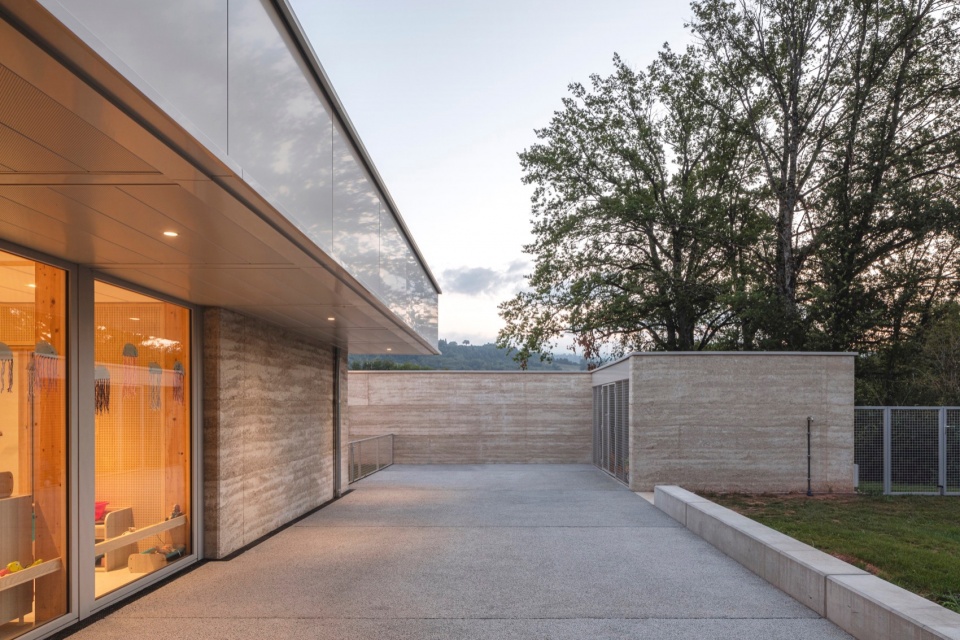 intercommunal daycare and early childhood center in espalion by wip architecture