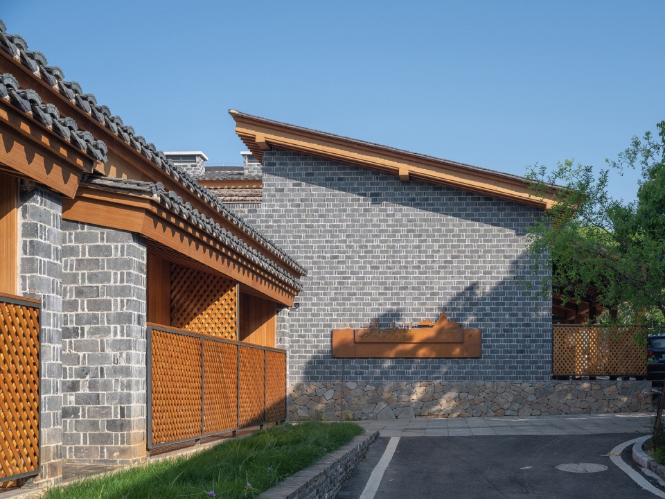Renovation of abandoned rural primary schools