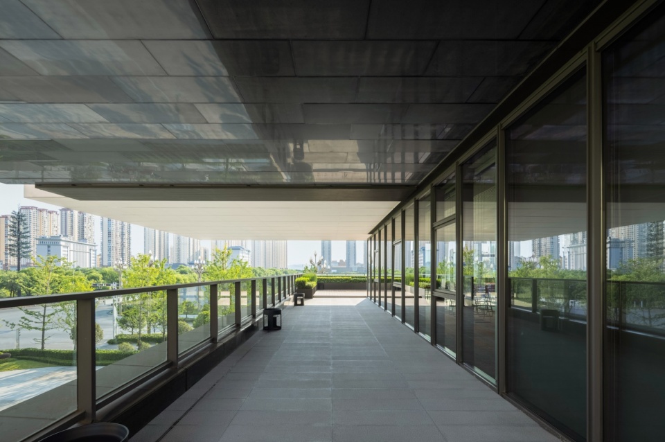 Xintianhan Innovation Center Hanzhong Shanxi by YJDesign
