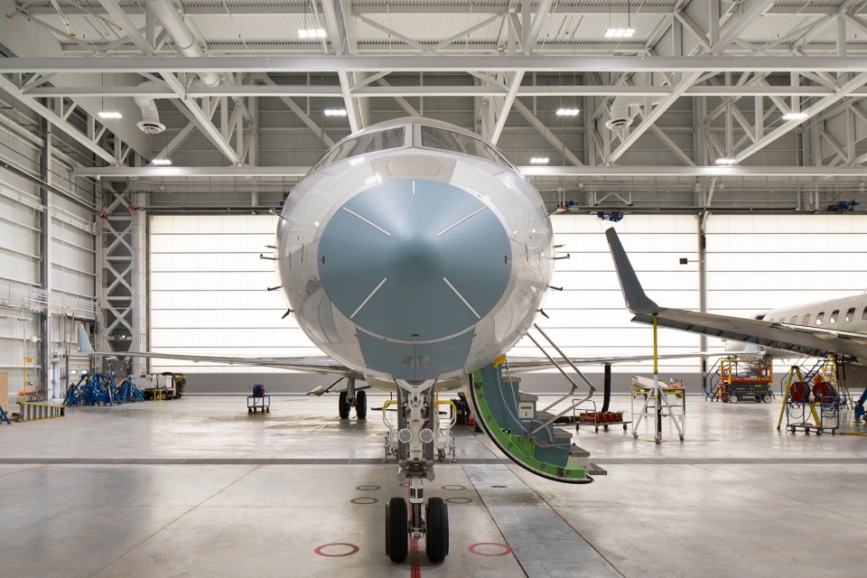 bombardier aircraft assembly centre by neuf architectes