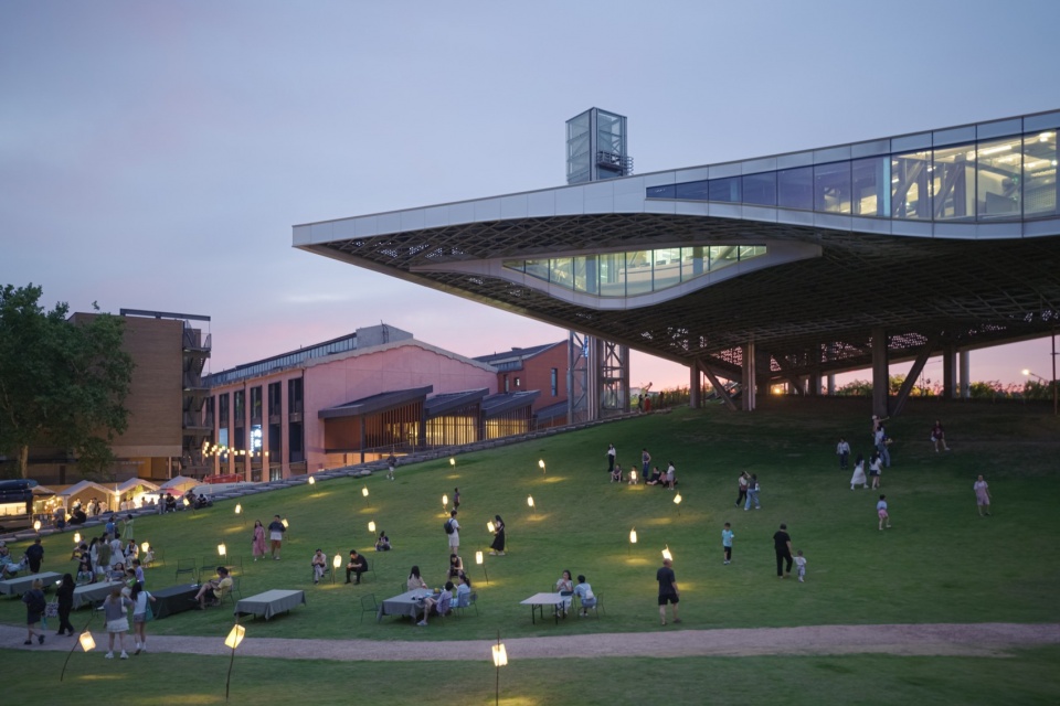 Jingdezhen Taoxichuan Cloud Engine Energy Center China by XING DESIGN