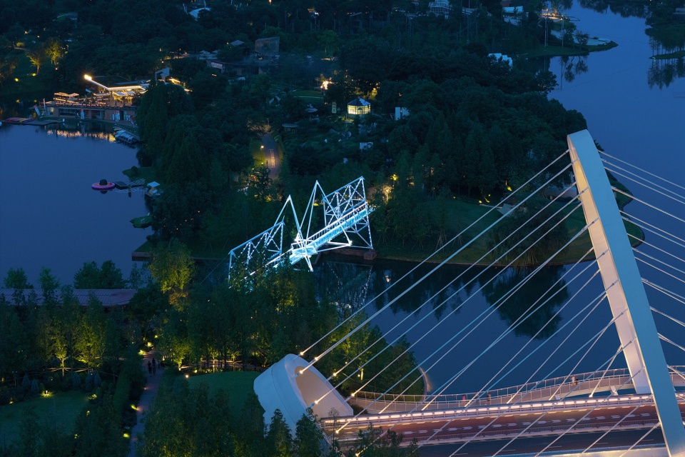 unarchitecte edenland pedestrian bridge in luxelakes by unarchitecte