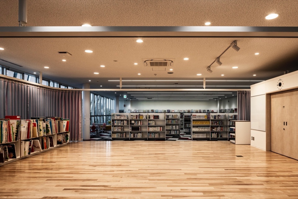 Konan City Hotei Station East Complex Public Facility toko toko labo by MIKAMI Architects