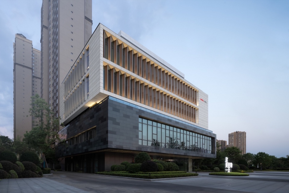 Xintianhan Innovation Center Hanzhong Shanxi by YJDesign