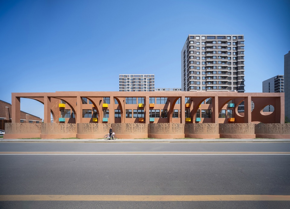 the kindergarten next to the old warehouses