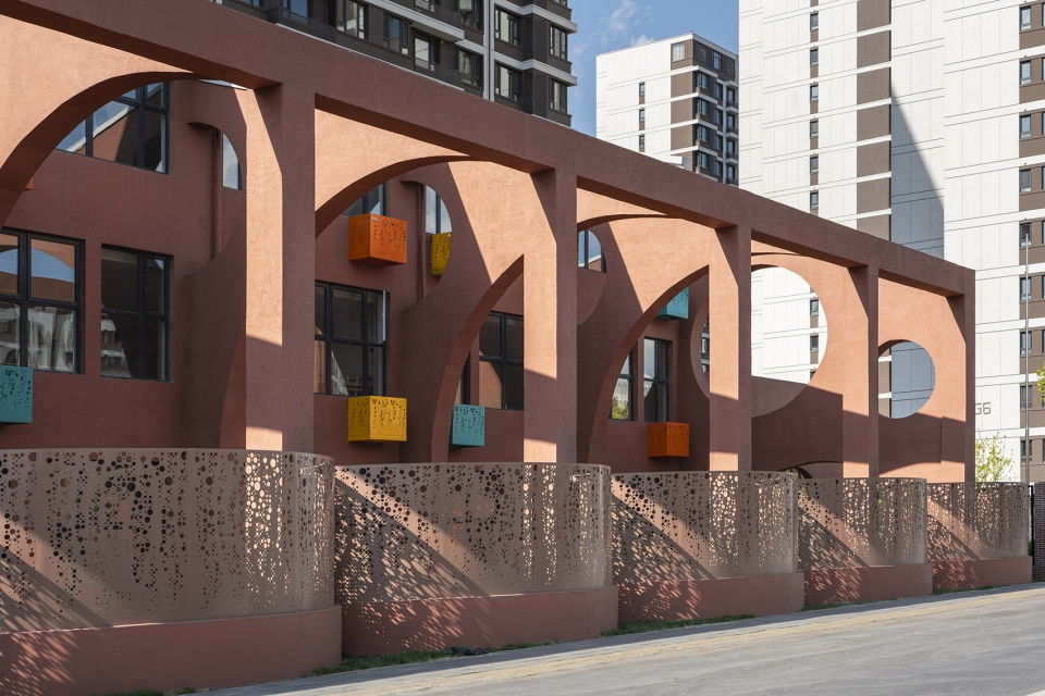 the kindergarten next to the old warehouses