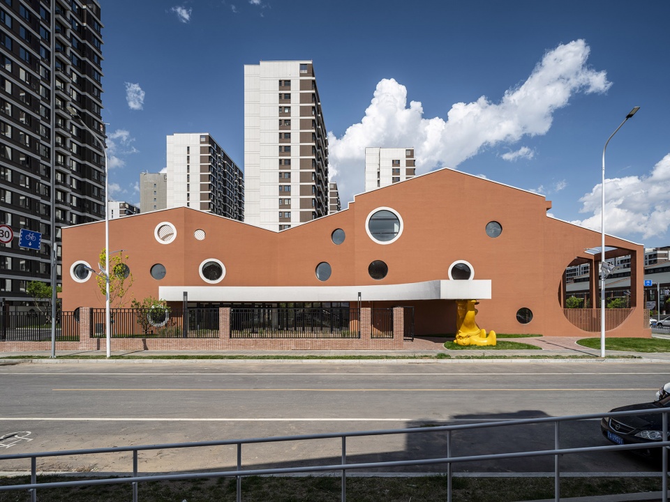 the kindergarten next to the old warehouses