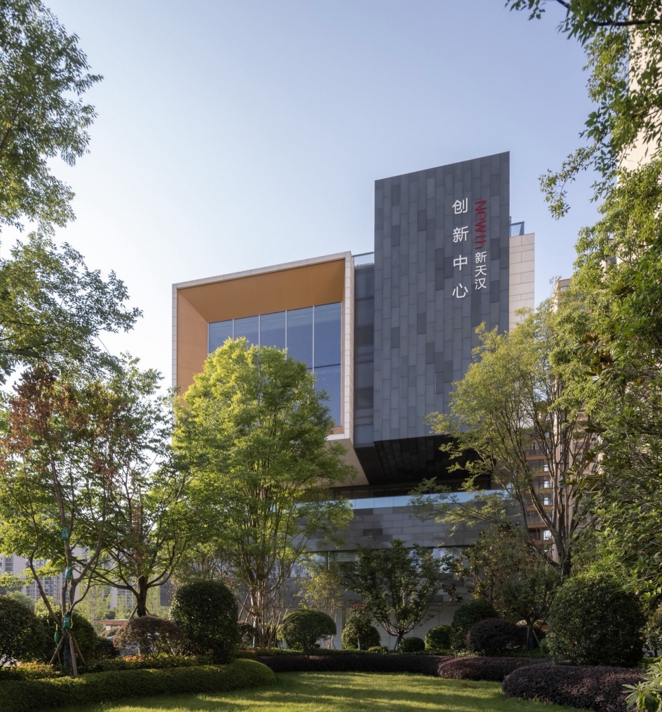 Xintianhan Innovation Center Hanzhong Shanxi by YJDesign