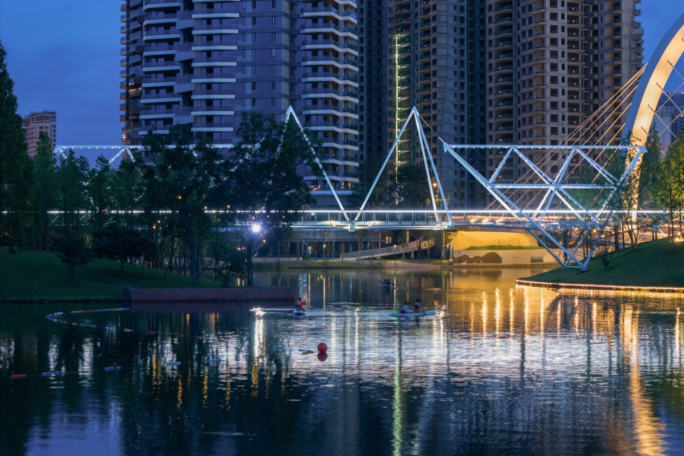 unarchitecte edenland pedestrian bridge in luxelakes by unarchitecte