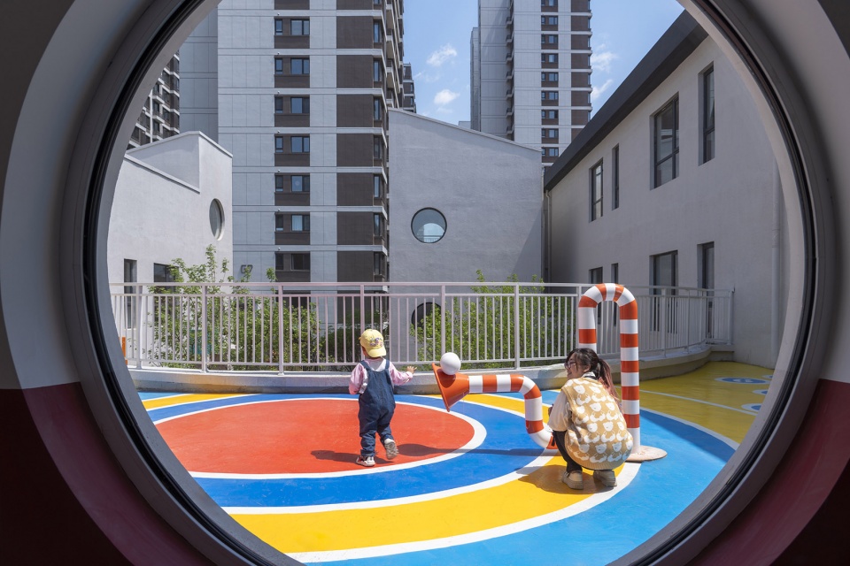 the kindergarten next to the old warehouses