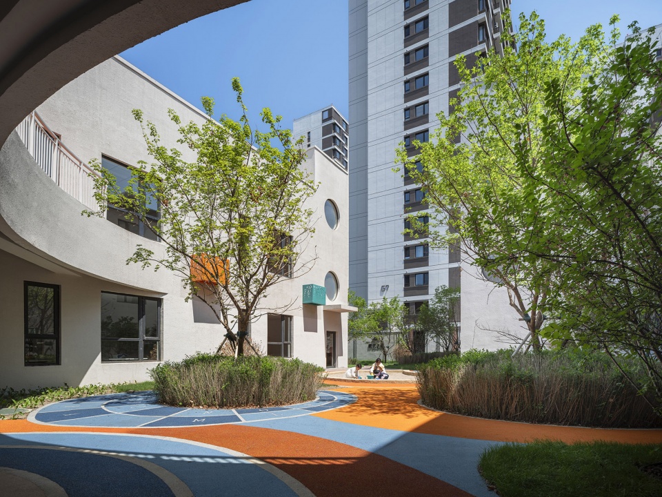 the kindergarten next to the old warehouses