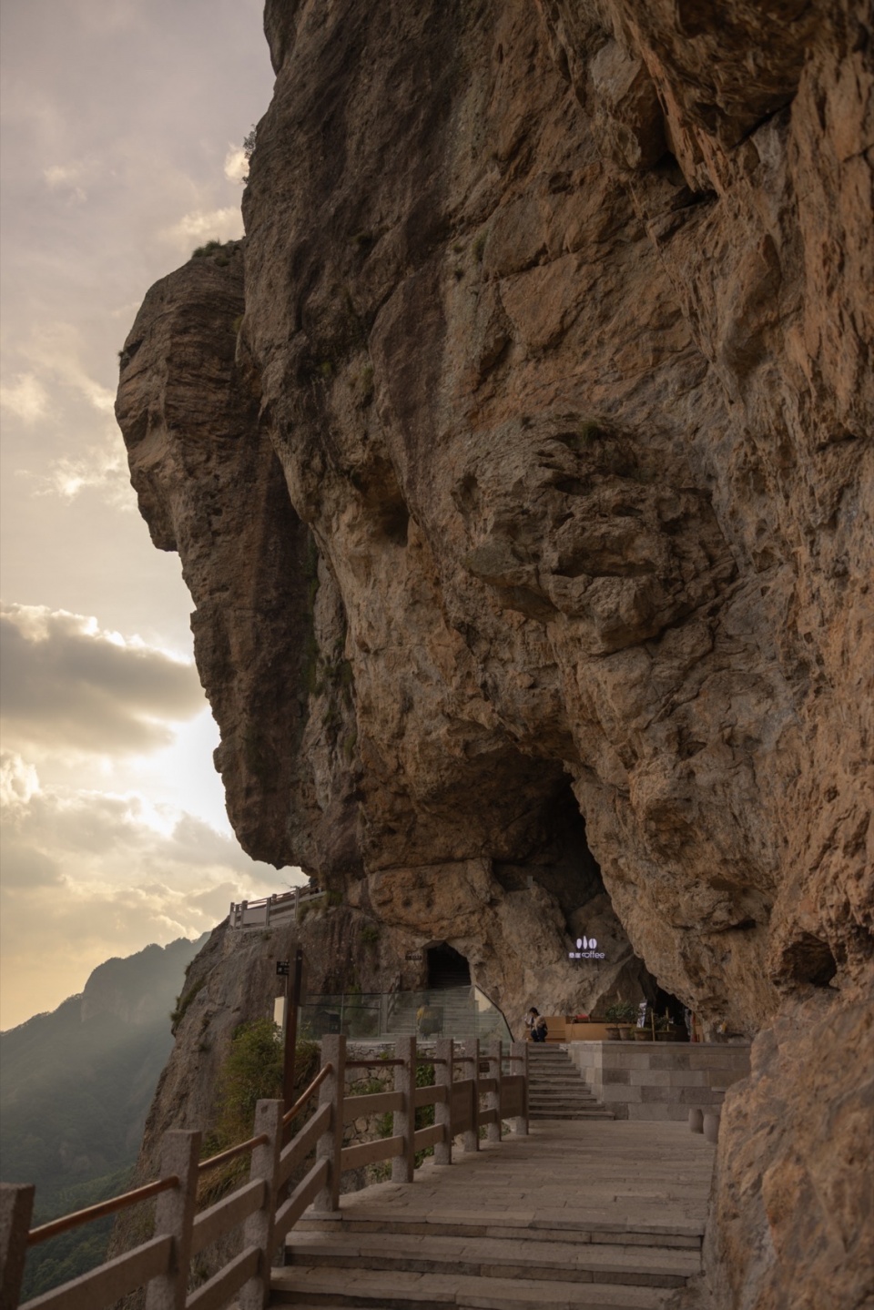 Revival and Renewal of Business Models in Yandang Mountain Scenic Area