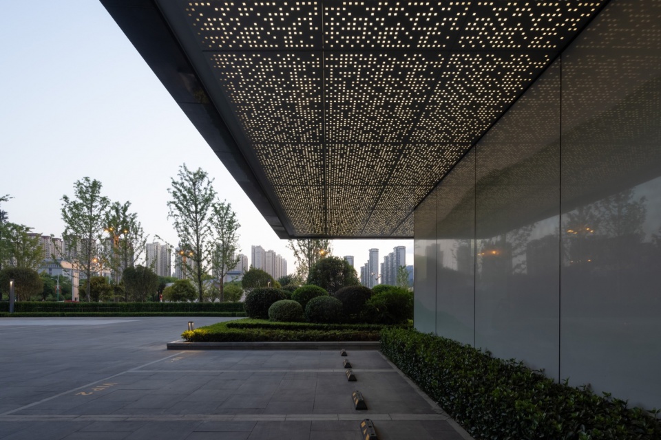 Xintianhan Innovation Center Hanzhong Shanxi by YJDesign