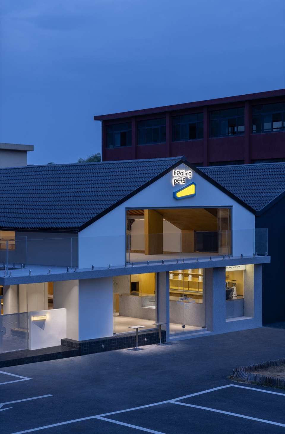 © 黑水 healing pets by informal design