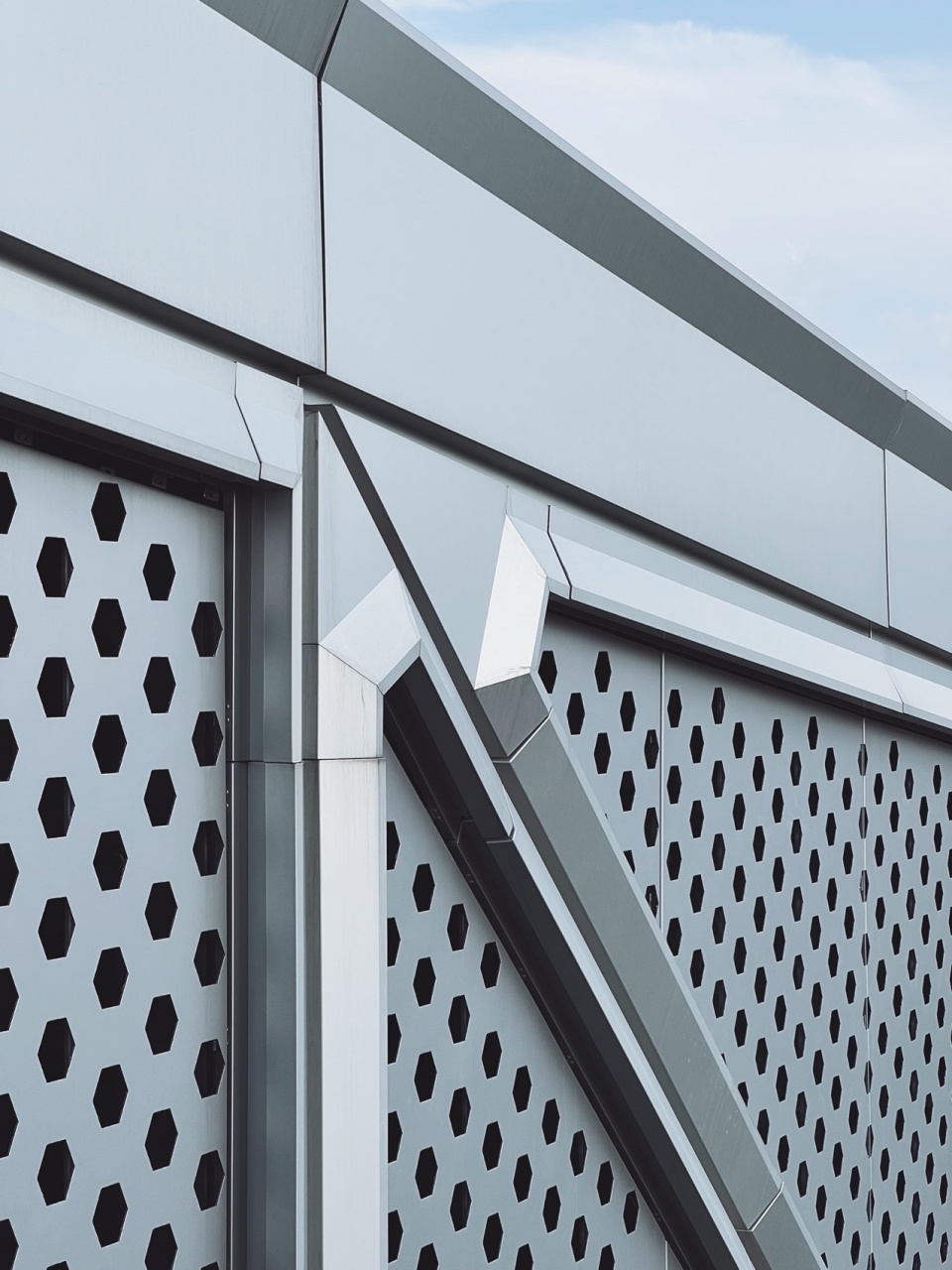 Jingdezhen Taoxichuan Cloud Engine Energy Center China by XING DESIGN