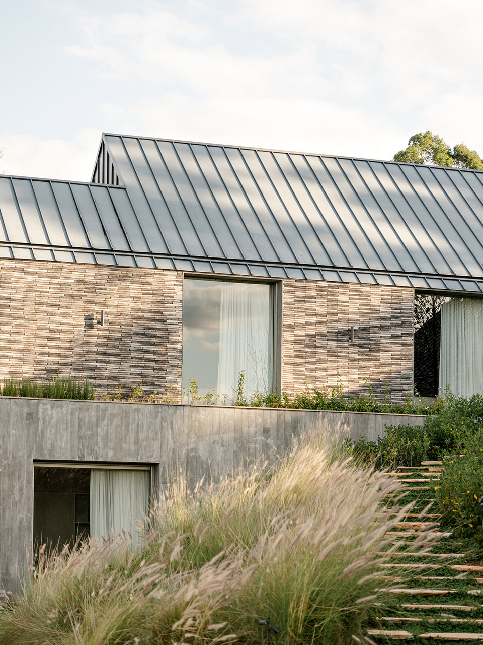 CCB House by Kiko Salomão + Tanaka Architects - 谷德设计网