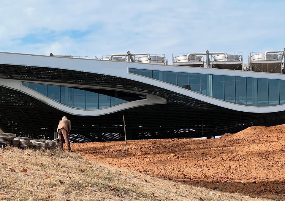 Jingdezhen Taoxichuan Cloud Engine Energy Center China by XING DESIGN faj