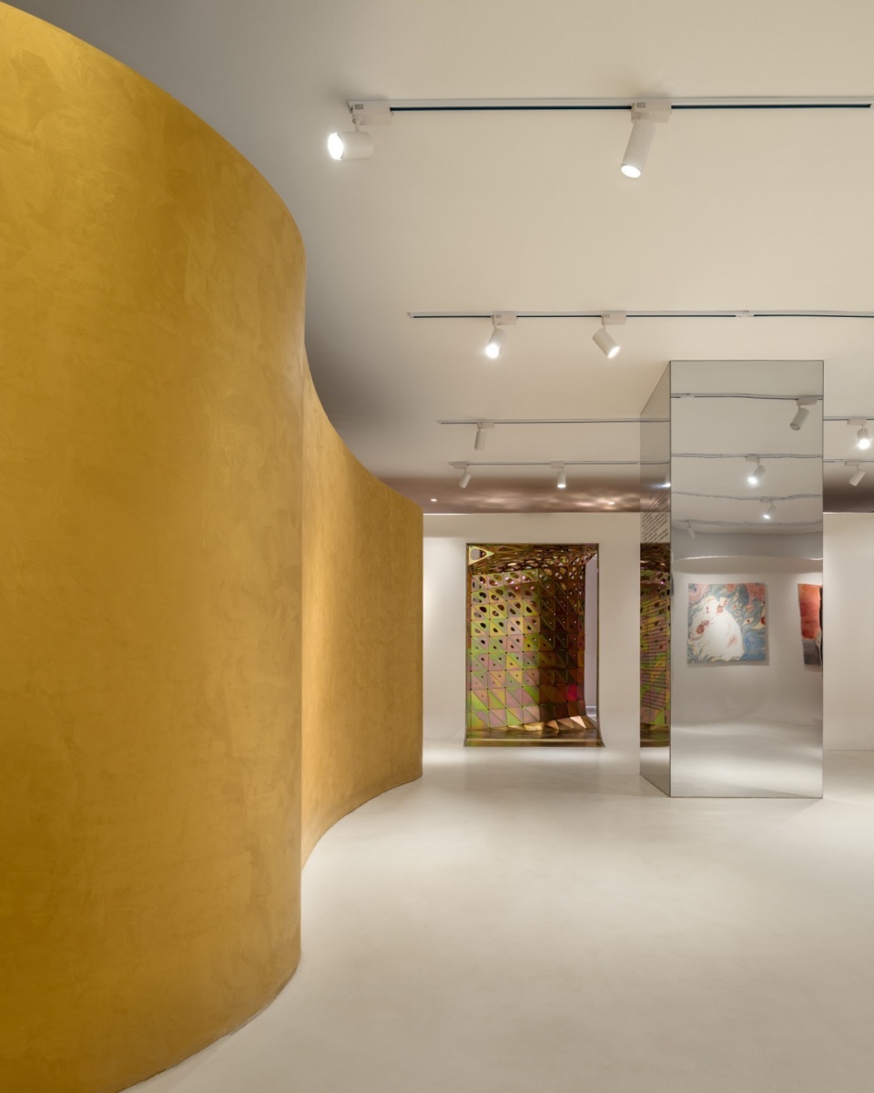 .从画廊内部回看入口 zhangyu gallery